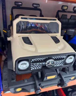 صورة جيب مرسيدس بيج مع أضاءات